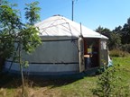 yurt buiten met deu